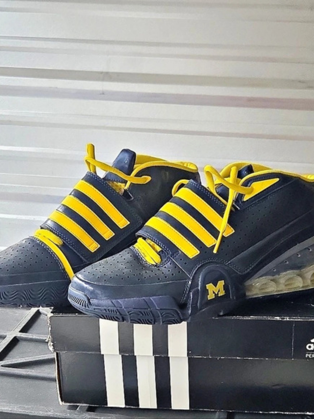 adidas Men's Blue & Yellow Athletic Shoes